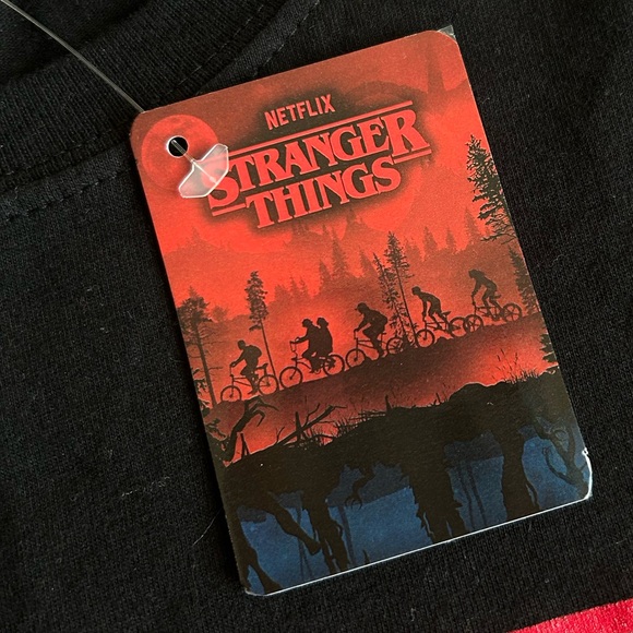 Stranger Things T-Shirt โค๏ธ - Picture 2 of 10